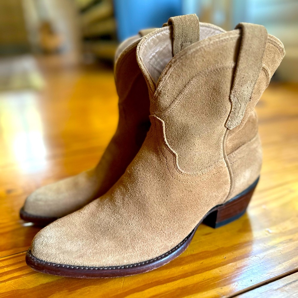 7.5 Suede Tecovas Lucy short boots